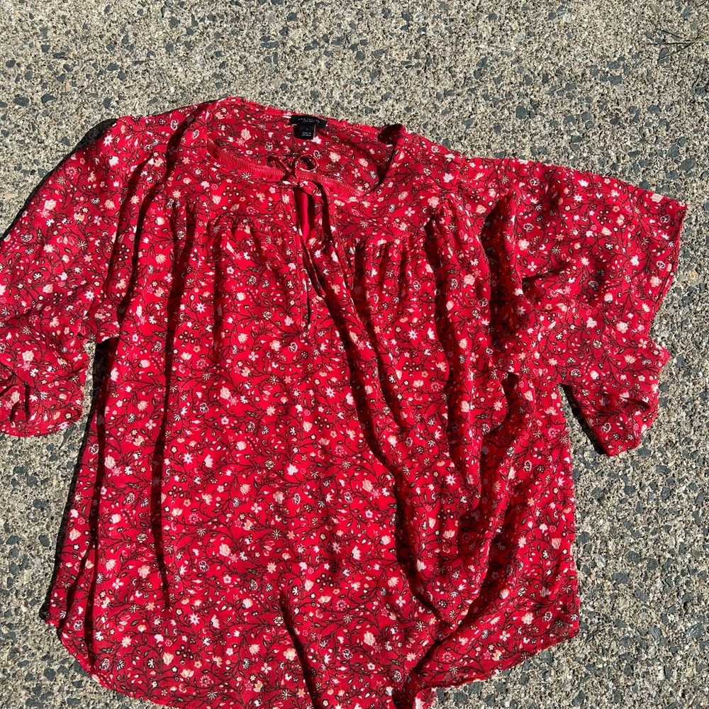 Ann Taylor flowy blouse with lining. Size large